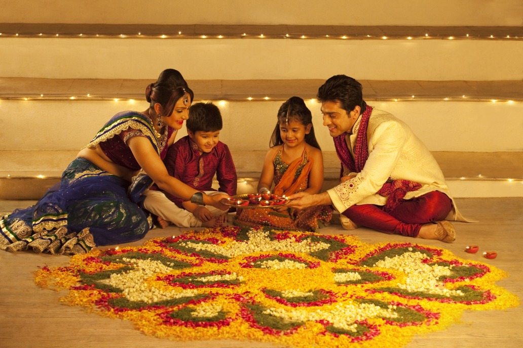 Fusée De Pétard Diwali Du Festival Indien Coloré Dans Une Boîte