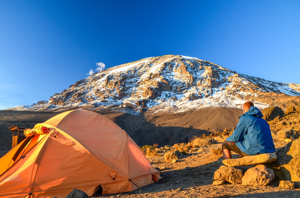 Camp devant le Pic Uhuru au Kilimandjaro